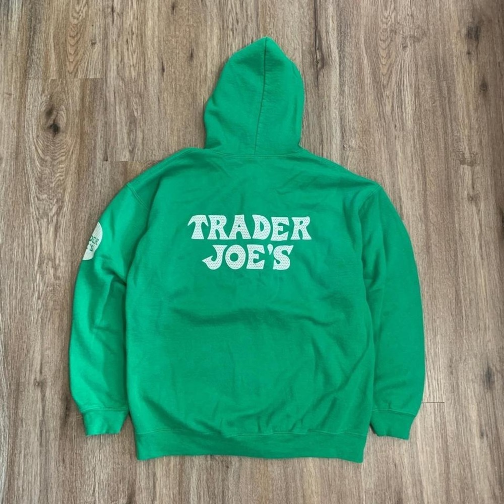 Trader Joes Logo Zip Up Hoodie Sweatshirt in green - size large mens